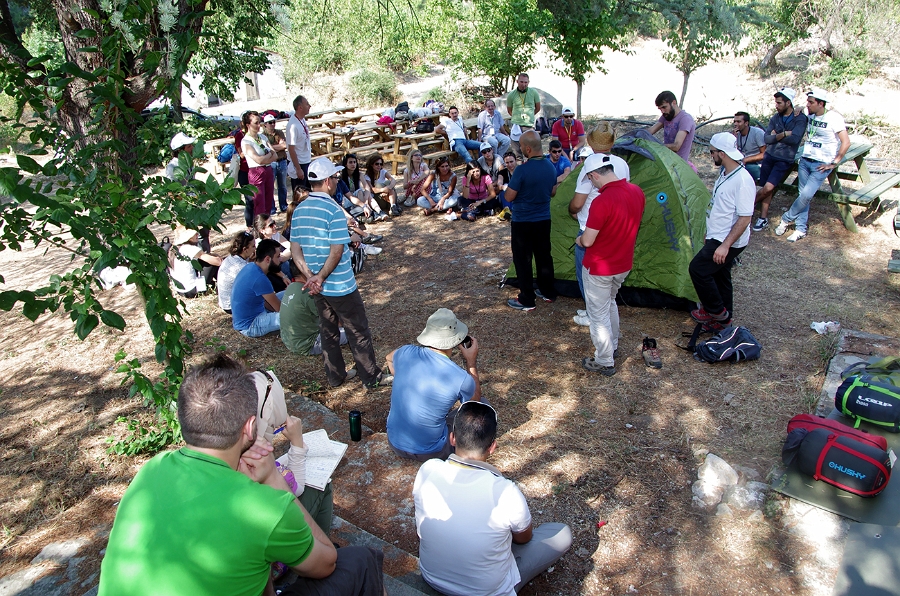 MRBG0052.jpg - 2. G�n | "Kamp�m�z� Kuruyoruz- Kamp Tekniklerini ��reniyoruz" | Derey�r�k K�y�, Osmaneli