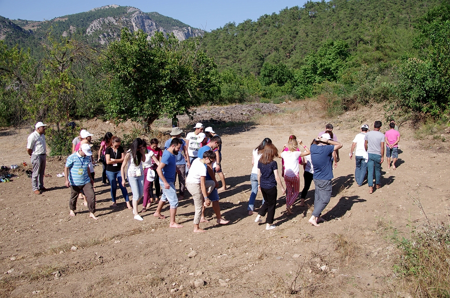 MRBG0107.jpg - 2. G�n | "Kamp�m�z� Kuruyoruz- Kamp Tekniklerini ��reniyoruz" | Derey�r�k K�y�, Osmaneli