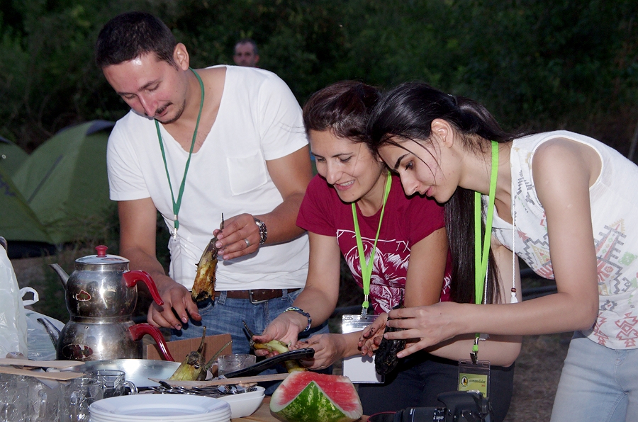 MRBG0287.jpg - 2. G�n | Ak�am yeme�i | Derey�r�k K�y�, Osmaneli