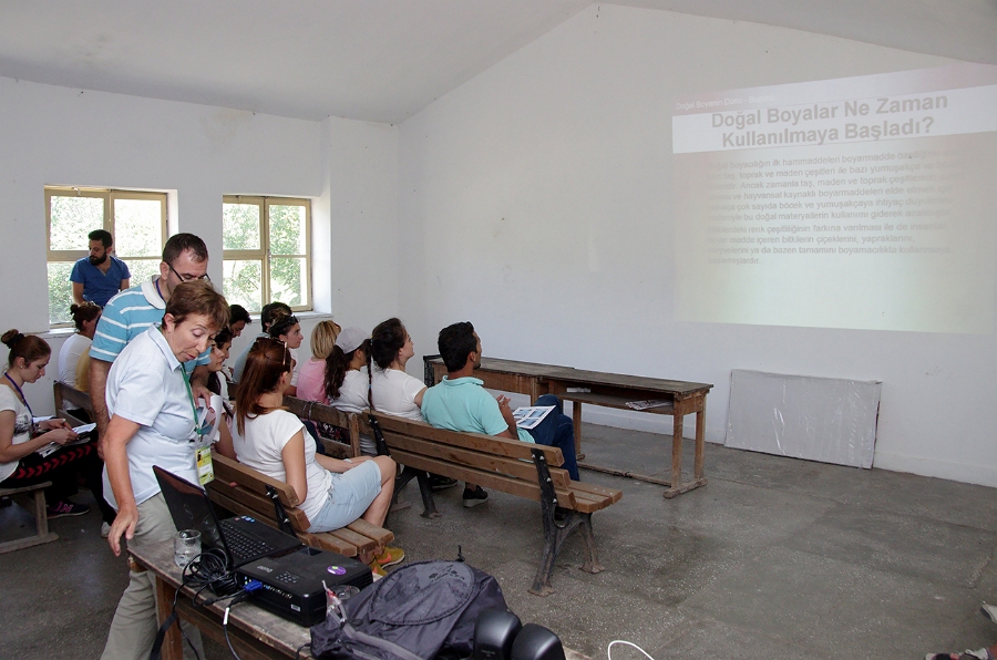 MRBG0617.jpg - 3. G�n | "Do�a Renk Veriyor; Ti��rt�m� Boyuyorum" | Derey�r�k K�y�, Osmaneli