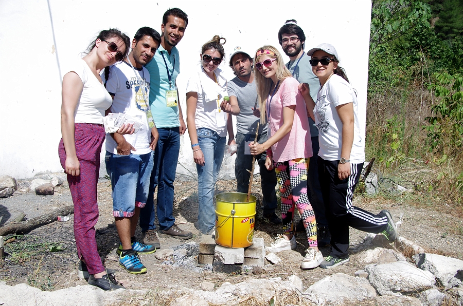 MRBG0648.jpg - 3. G�n | "Do�a Renk Veriyor; Ti��rt�m� Boyuyorum" | Derey�r�k K�y�, Osmaneli