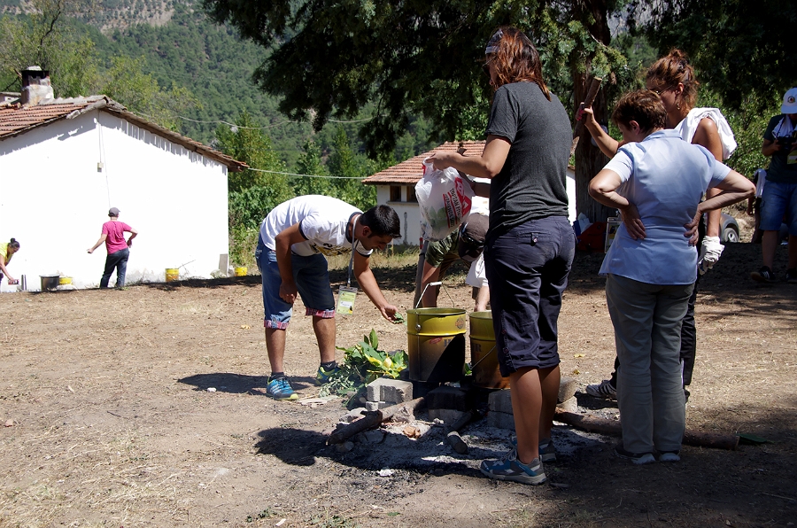 MRBG0665.jpg - 3. G�n | "Do�a Renk Veriyor; Ti��rt�m� Boyuyorum" | Derey�r�k K�y�, Osmaneli